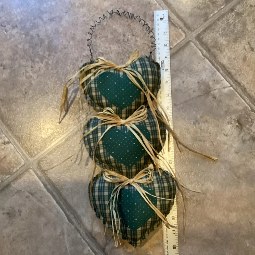 ❌SOLD * Primitive Country Green Tan Plaid Plush Heart Raffia Wall Decor - Picture 2 of 7